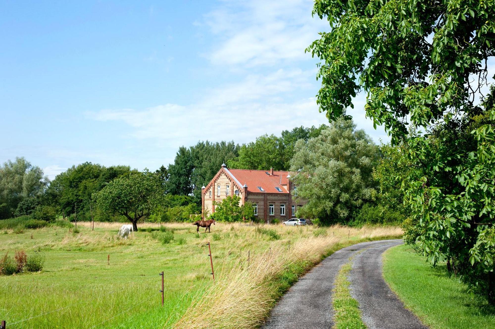 Gutshaus Am Teich * Neukloster
